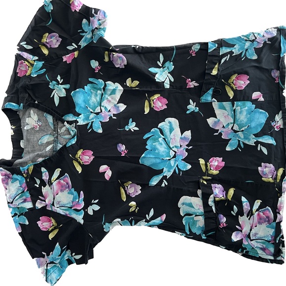 Women’s small Scrub Tops x 5 - Picture 11 of 15
